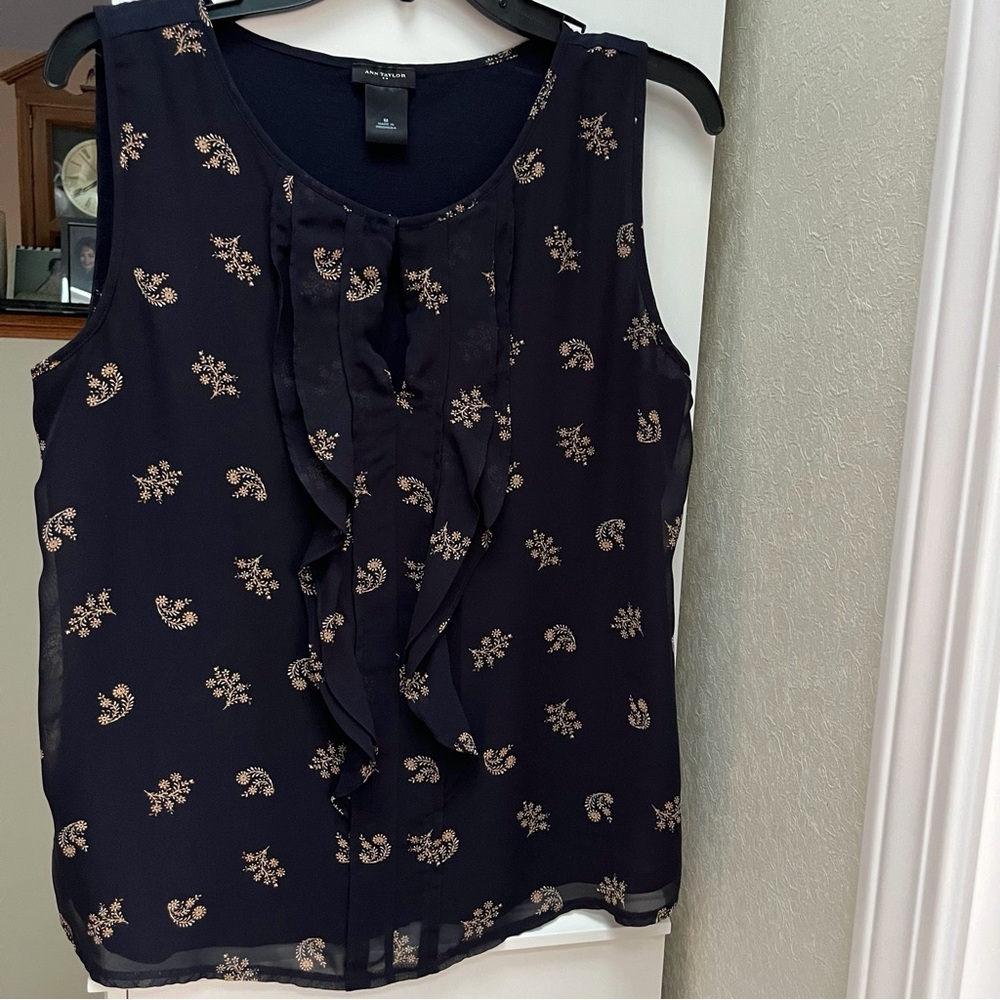 The Ann Taylor Sleeveless Navy Blue/Gold Chiffon Top - Size M - NWOT